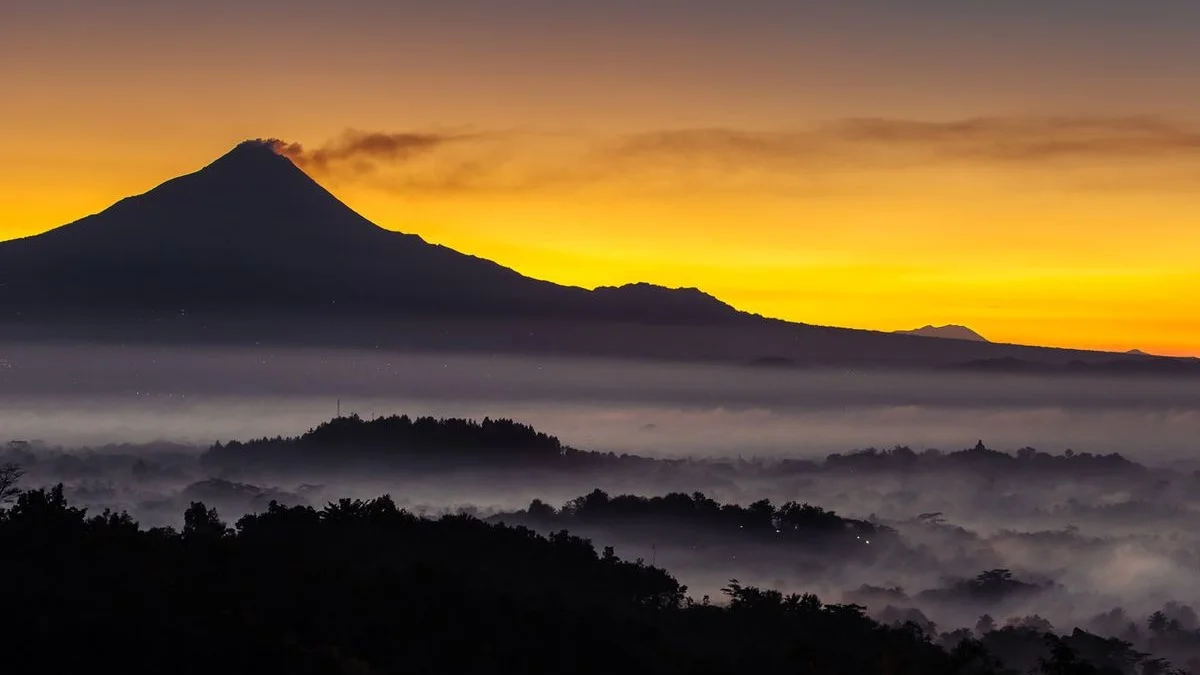 Borobudur Sunrise Setumbu Hill Tour from Yogyakarta