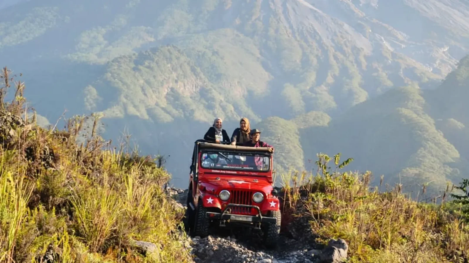 Wisata Alam Teras Sawah Candi Selogriyo dan Wisata Jeep Gunung Merapi