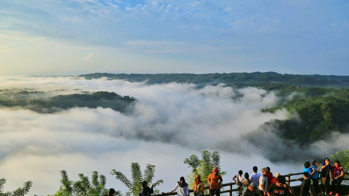 Yogyakarta Sunrise Tour and Timang Beach Gondola Experience - Image 8