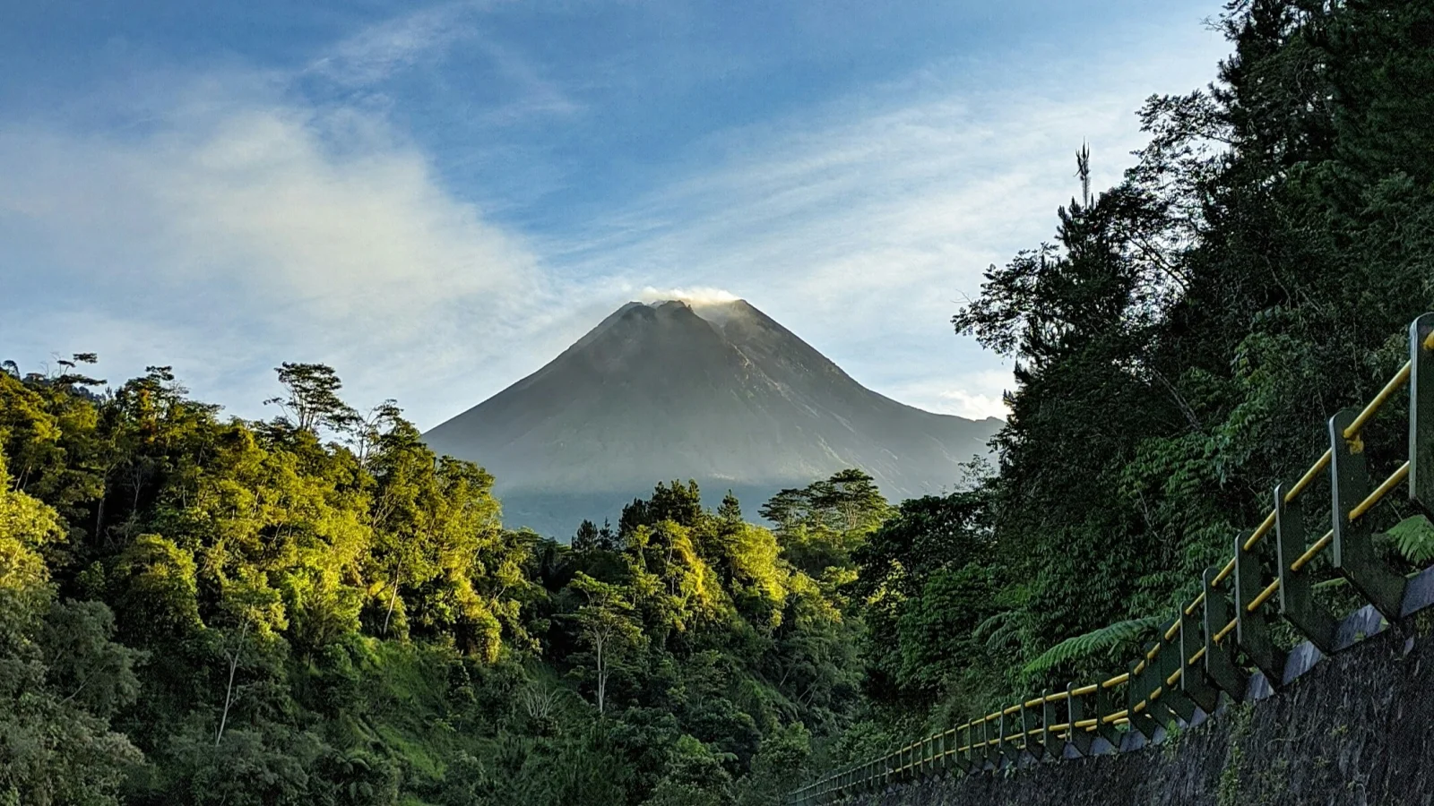 Borobudur Climb-up, Merapi Volcano and Prambanan Temple Tour from Yogyakarta - Image 6