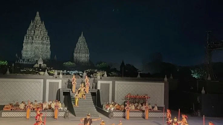 Prambanan Sunset Tour with Ramayana Ballet Performance