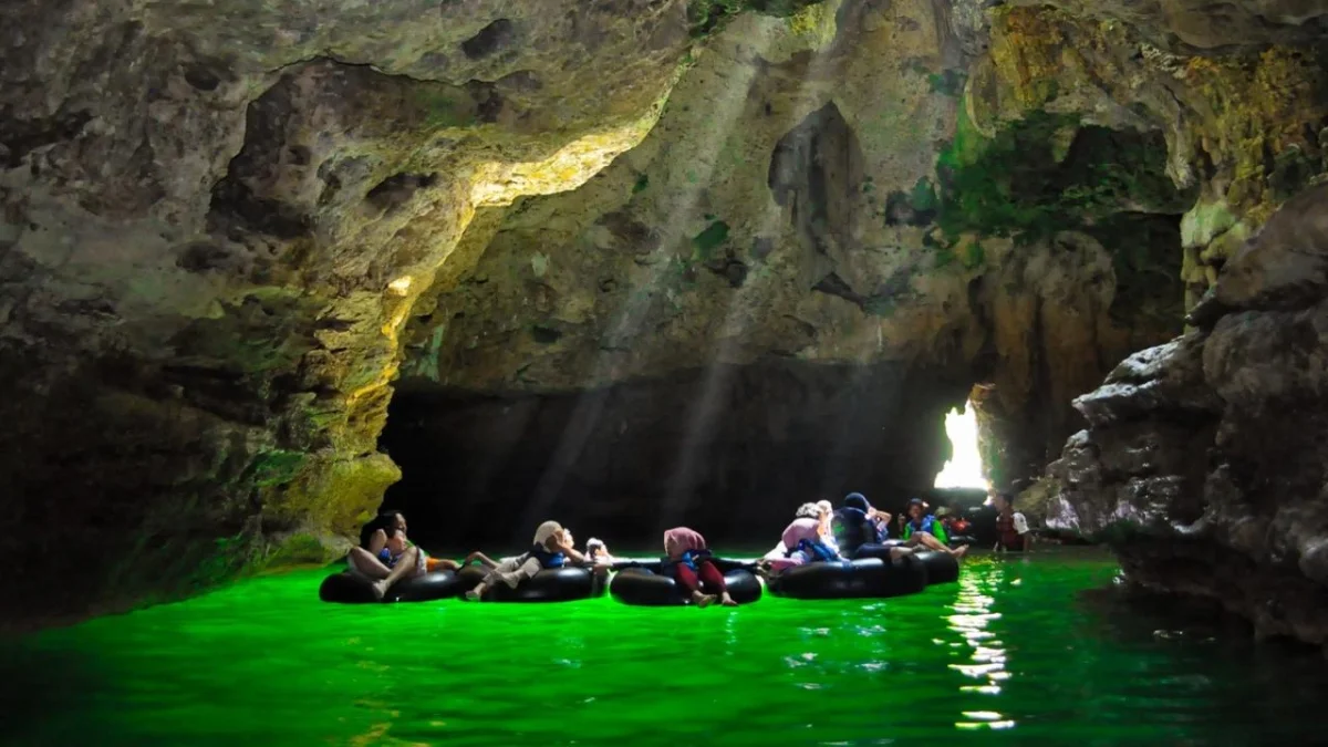Best Pindul Cave & Oyo River Tubing Tour Guide