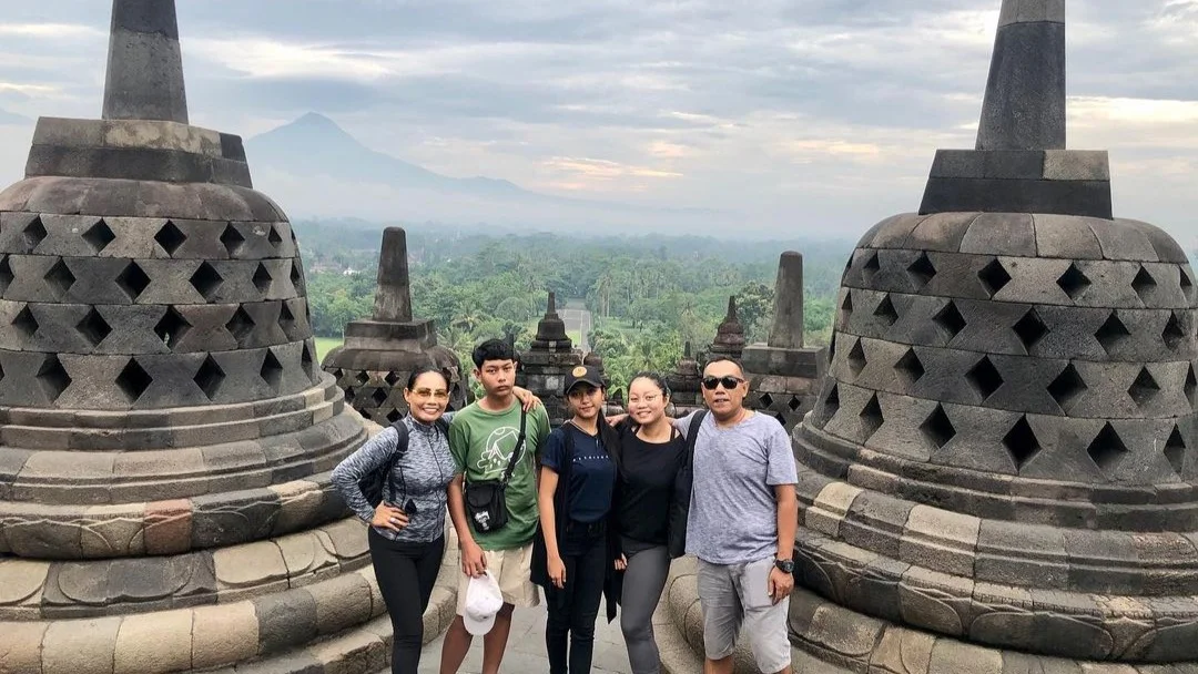 Nepal Van Java & Borobudur Temple Climb Up Access Tour - Image 6