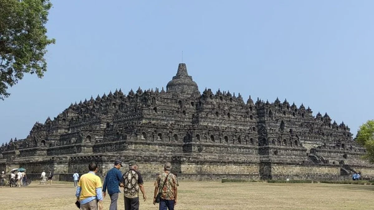 Borobudur Climb-Up & Prambanan Temple Private Guided Tour All Inclusive