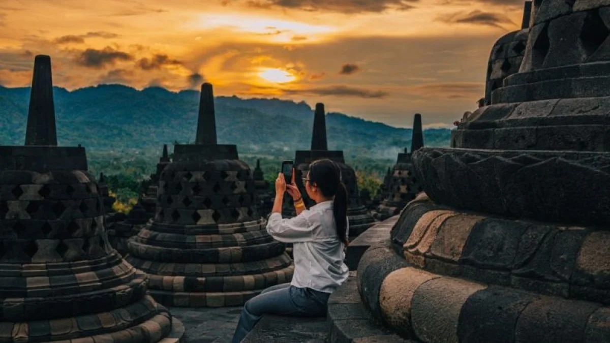 Borobudur Sunset and Merapi Night Lava Flow Observation - Image 10