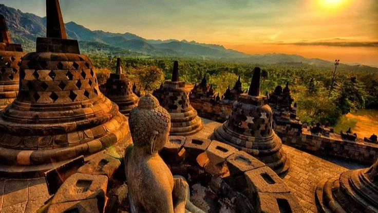 Borobudur Temple Sunset Tour with Climb Up Access and Dinner - Image 8