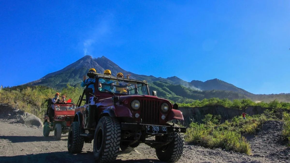 Sunrise Kedung Kayang Waterfall and Merapi Volcano 4WD Jeep Tour - Image 8