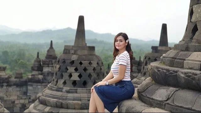 Nepal Van Java & Borobudur Temple Climb Up Access Tour