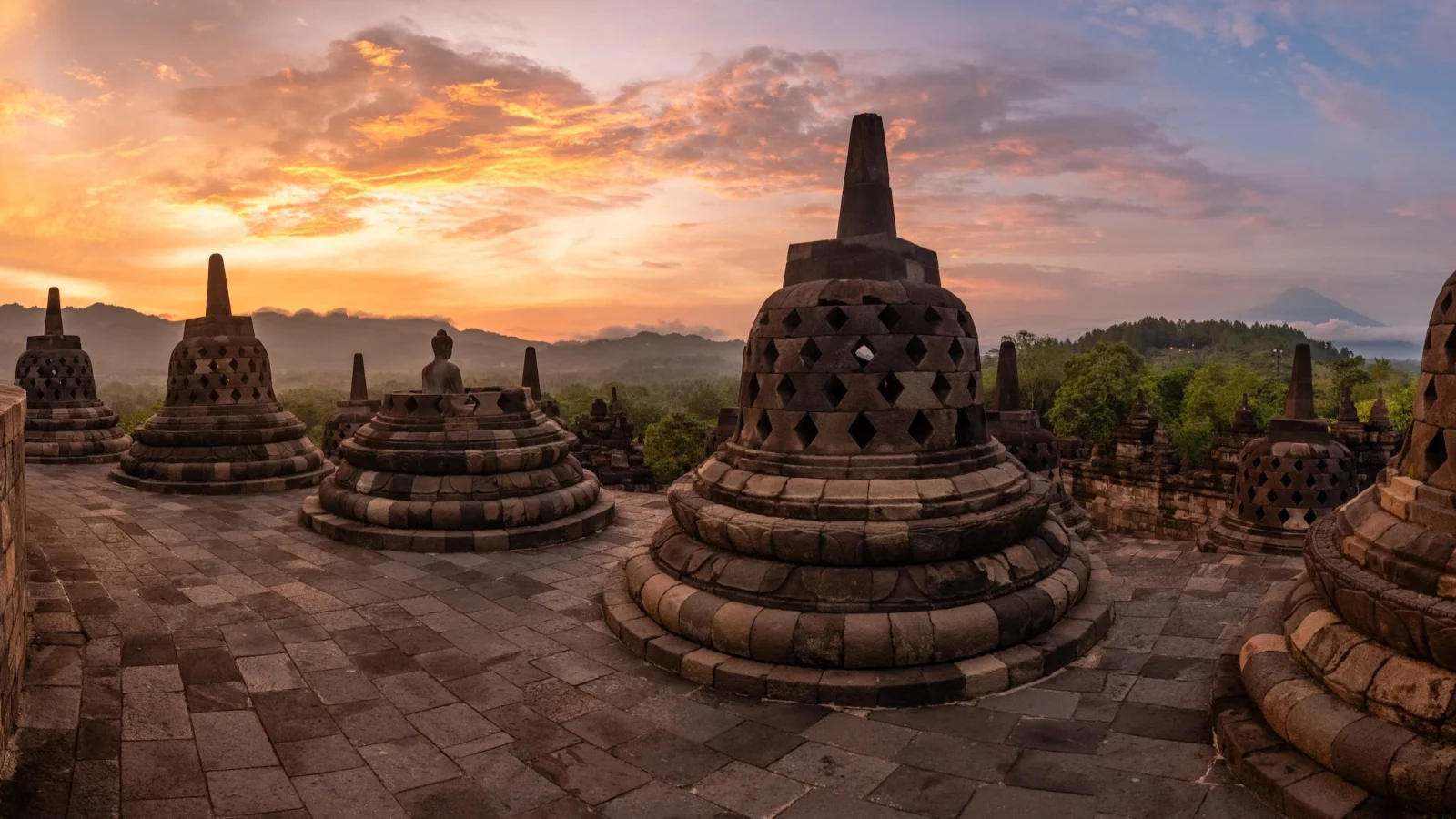 Borobudur Temple Sunset Tour with Climb Up Access and Dinner - Image 5