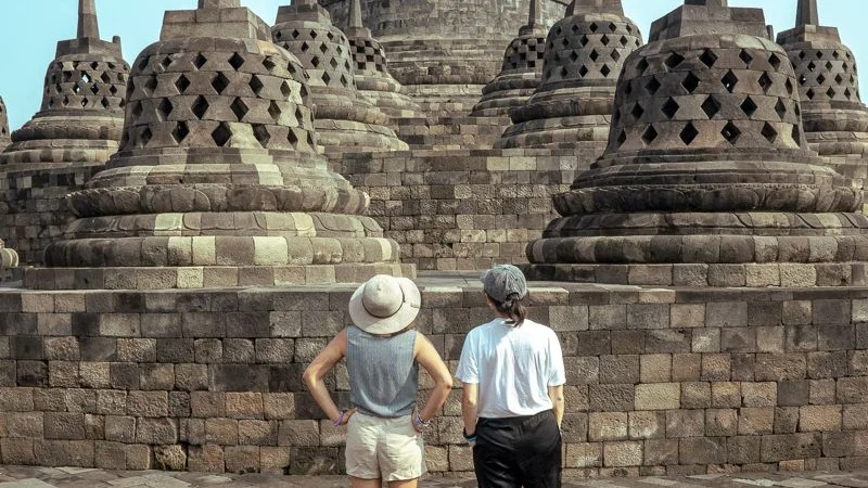 Yogyakarta Borobudur Climb-Up and Prambanan Temple One Day Tour - Image 9