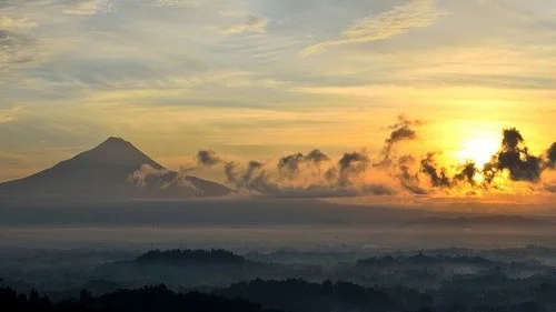 Borobudur Sunrise Setumbu Hill Tour from Yogyakarta