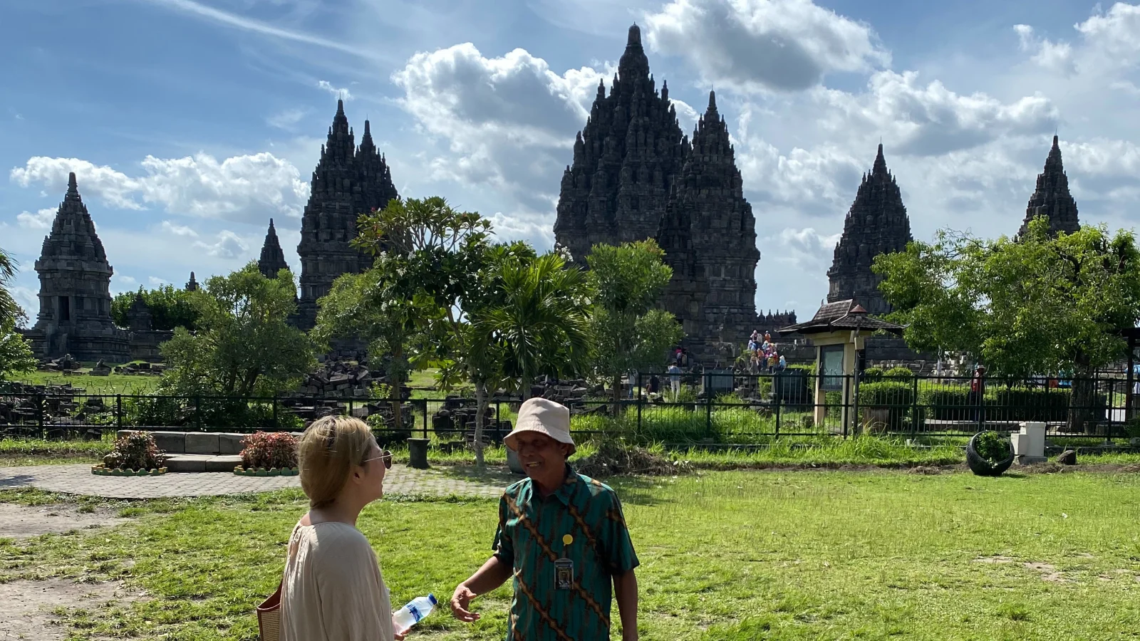 Borobudur Climb-Up & Prambanan Temple Private Guided Tour All Inclusive - Image 8