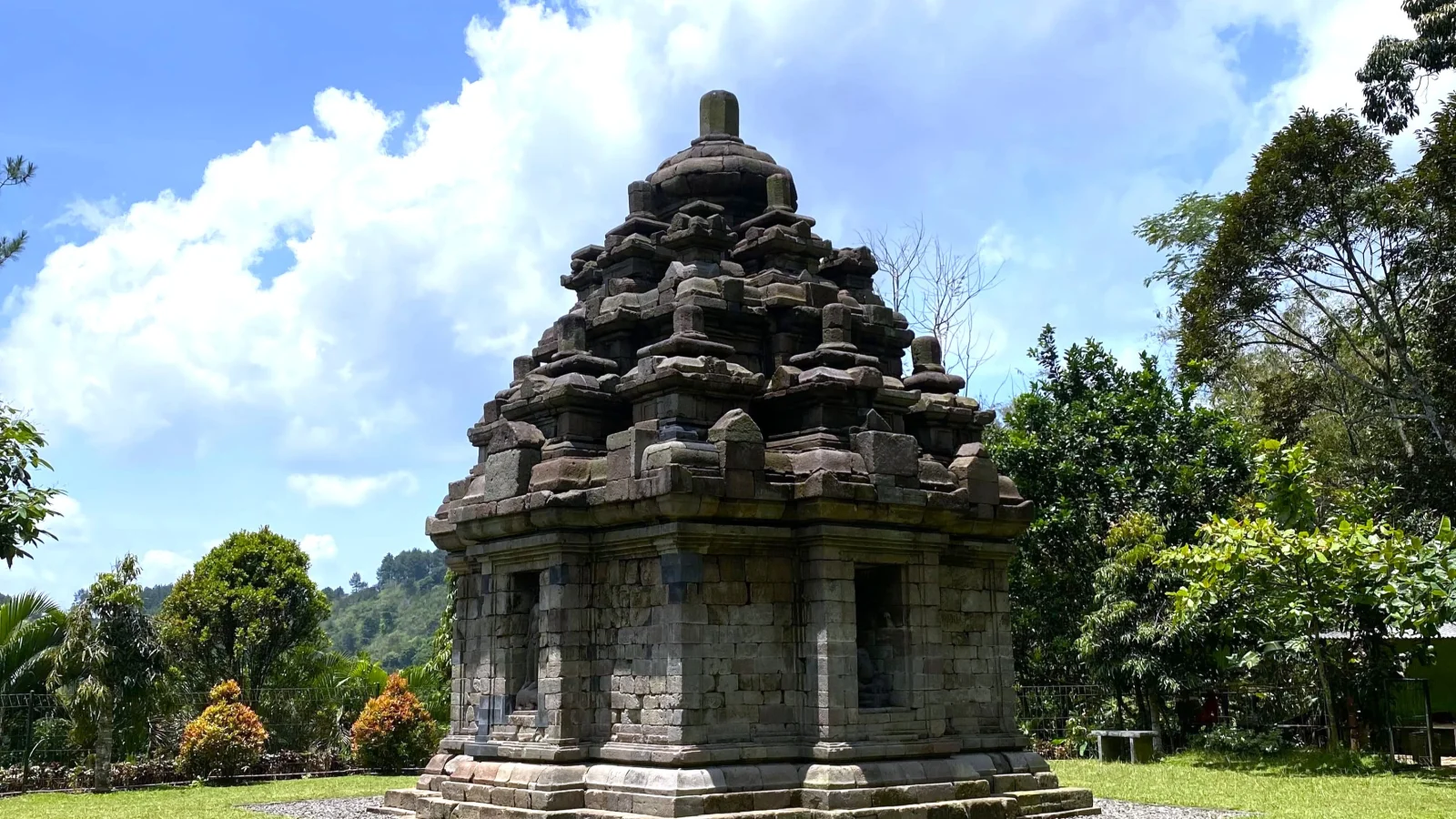 Selogriyo Temple Rice Terrace Nature Walk and Mount Merapi Jeep Tour - Image 5