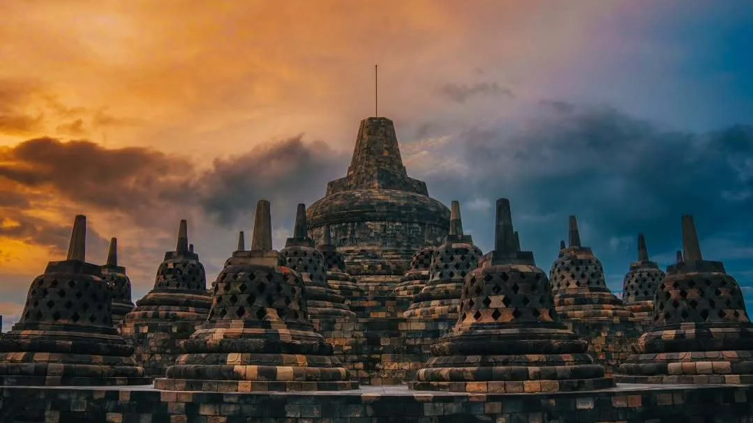 Borobudur Temple Sunset Tour with Climb Up Access and Dinner - Image 10