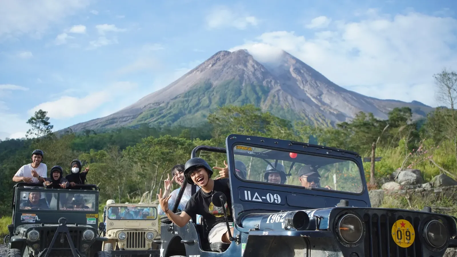 YOGYAKARTA: BOROBUDUR SUNRISE & MERAPI JEEP ADVENTURE