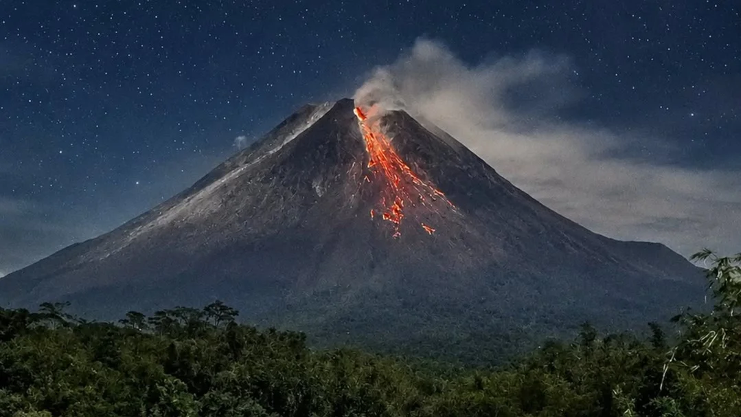 Merapi Volcano Jeep Sunset & Lava Flow Night Private Tour