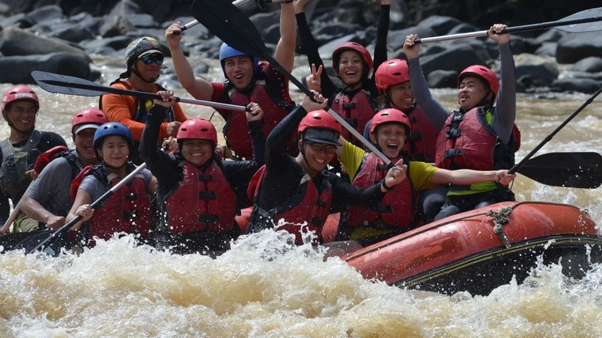 Selogriyo Temple Rice Terrace and Elo River Rafting Guided Tour