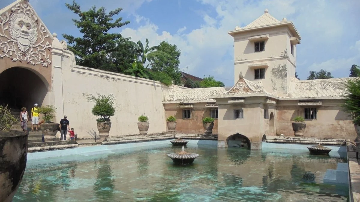 Sultan Palace, Water Castle and Prambanan Temple Guided Tour