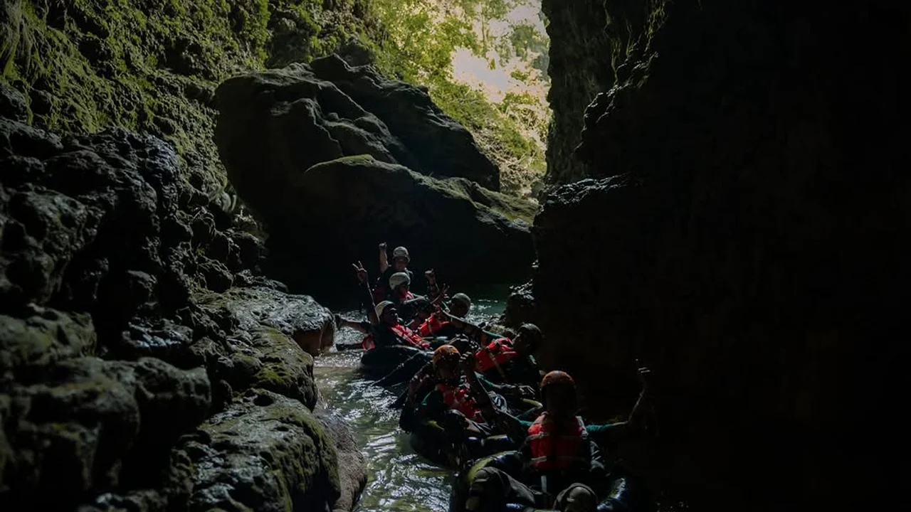 Jomblang Cave and Kalisuci Cave River Tubing Day Adventure - Image 14