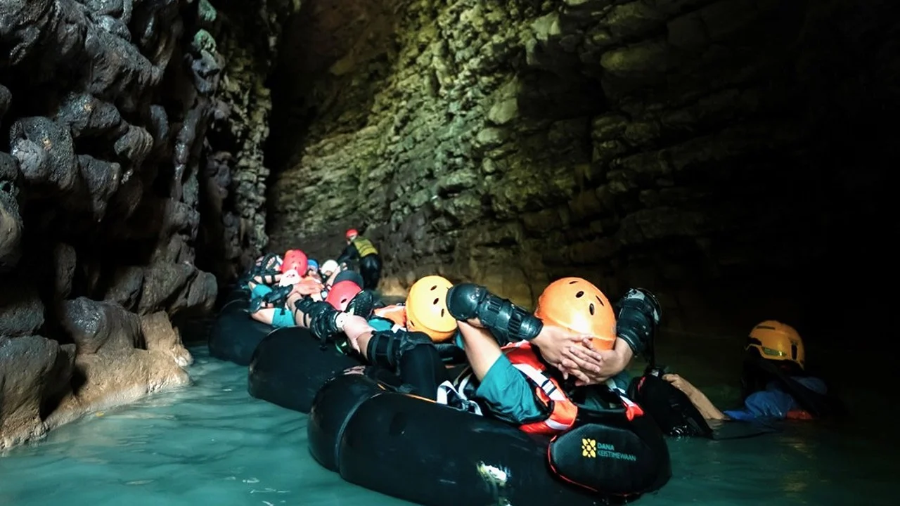 Jomblang Cave and Kalisuci Cave River Tubing Day Adventure - Image 16