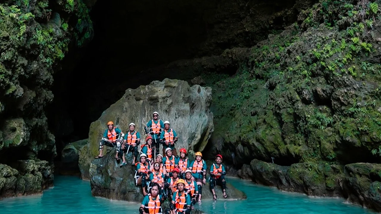 Jomblang Cave and Kalisuci Cave River Tubing Day Adventure - Image 17