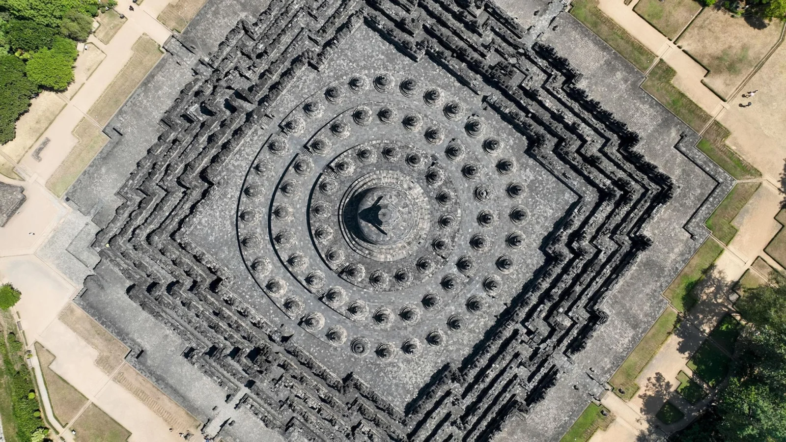 Borobudur Climb-Up, Sultan Palace, Water Castle and Prambanan Temple - Image 10