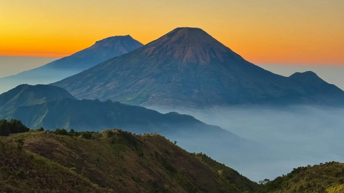 Mount Prau Sunrise Night Trekking Tour with Guide - Image 15