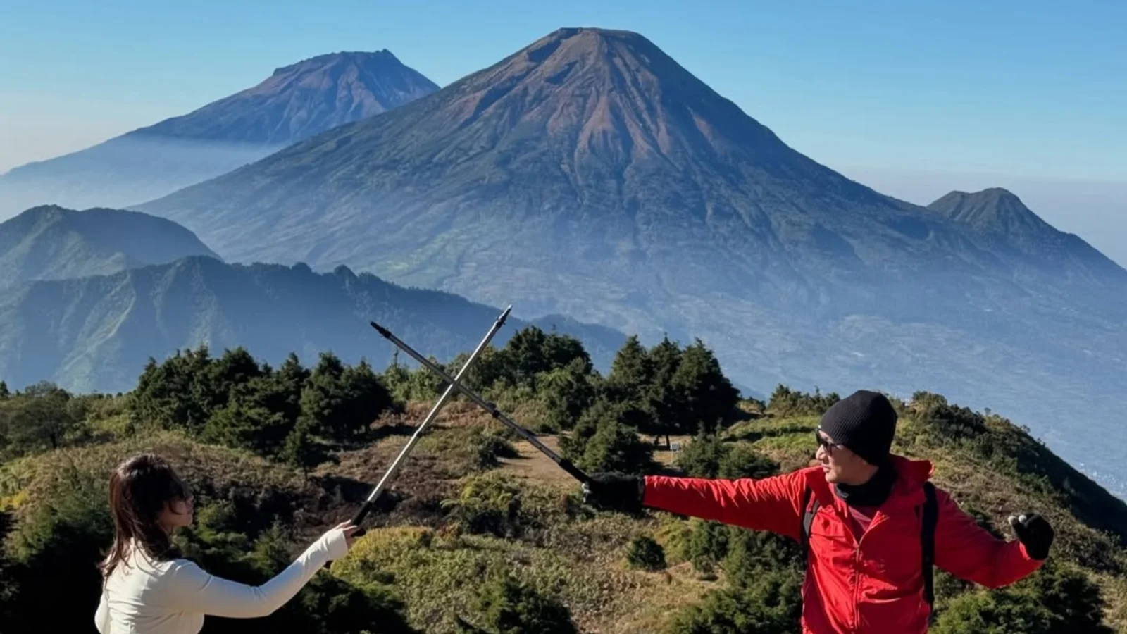 Mount Prau Sunrise Night Trekking Tour with Guide - Image 11