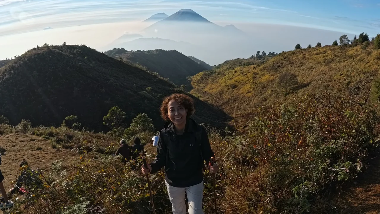 Mount Prau Sunrise Night Trekking Tour with Guide - Image 8