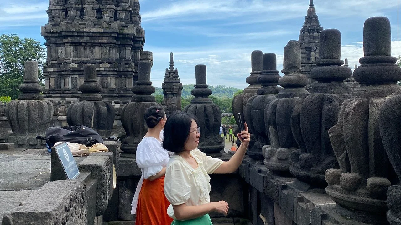 Borobudur Climb-Up, Sultan Palace, Water Castle and Prambanan Temple - Image 8