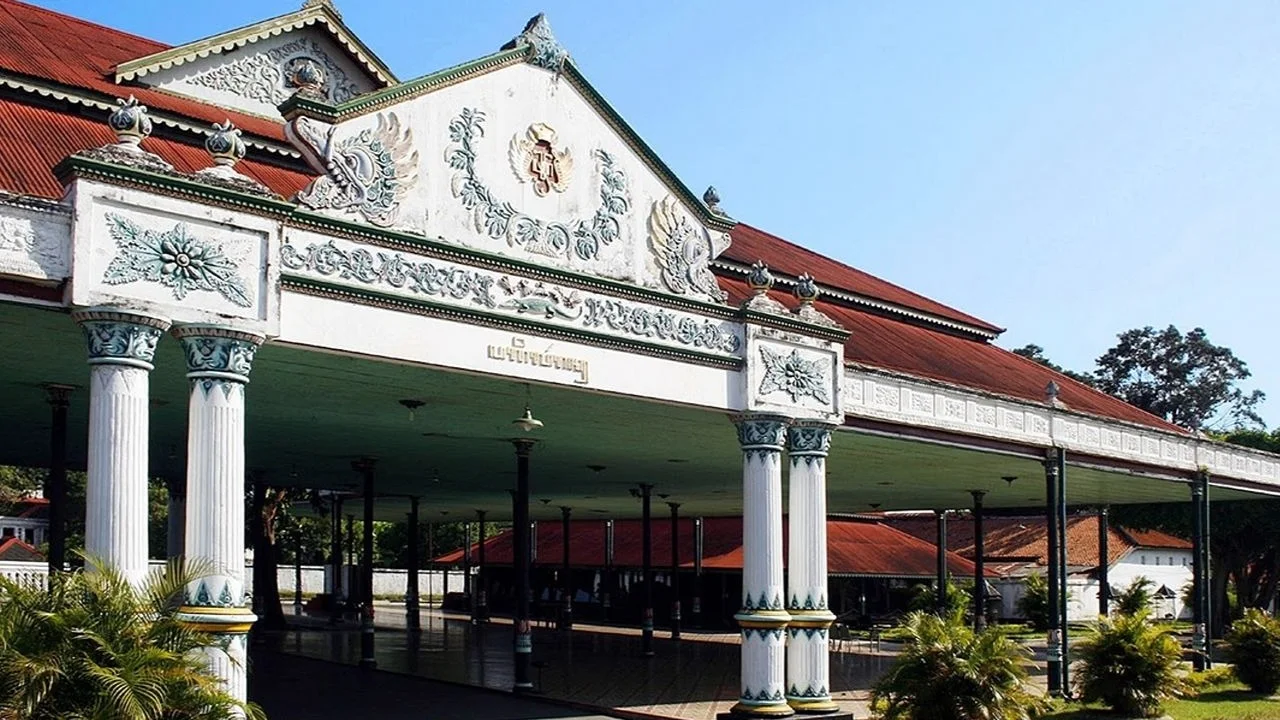 Yogyakarta Royal Heritage, Prambanan and Ramayana Ballet Tour - Image 12