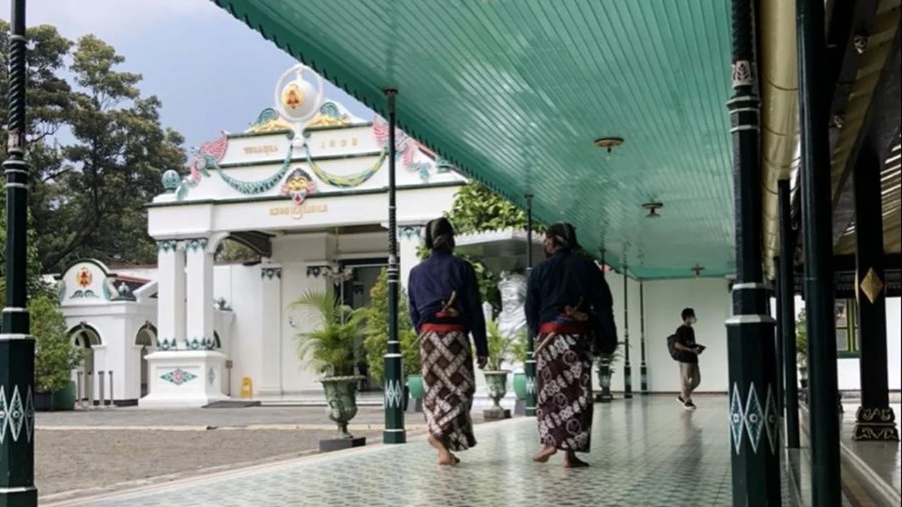 Yogyakarta Sultan Palace and Tamansari Water Castle Guided Tour