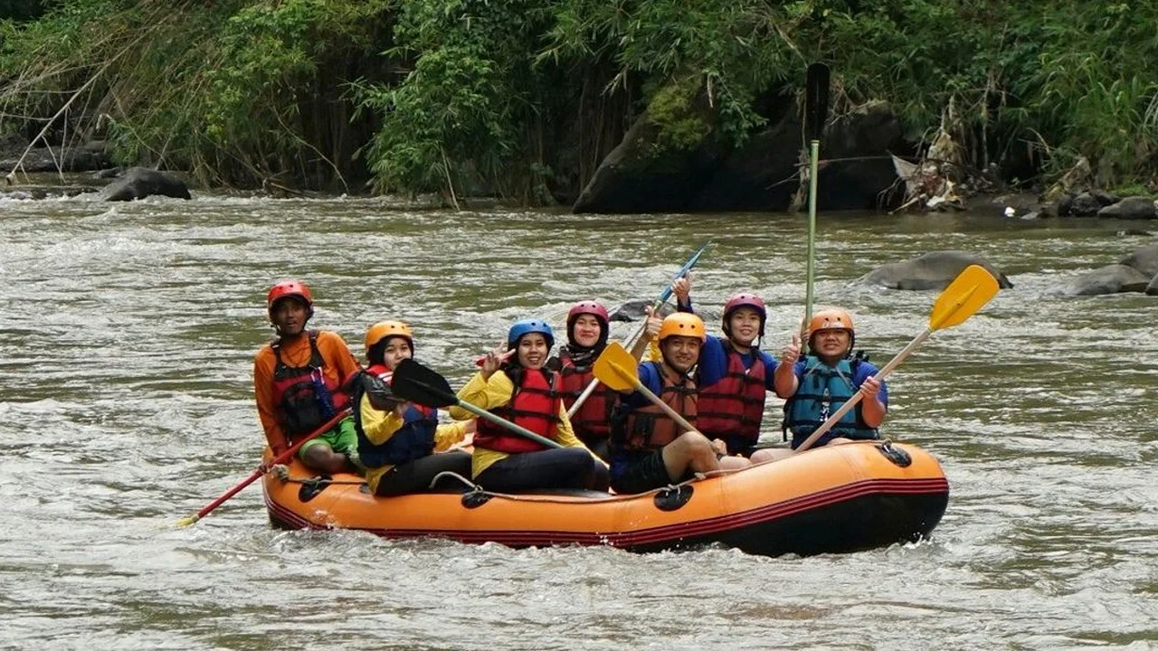 Selogriyo Temple Rice Terrace and Elo River Rafting Guided Tour - Image 5