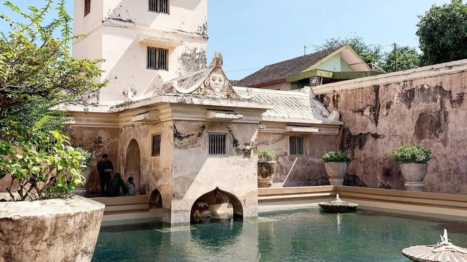 Yogyakarta Sultan Palace and Tamansari Water Castle Guided Tour - Image 11