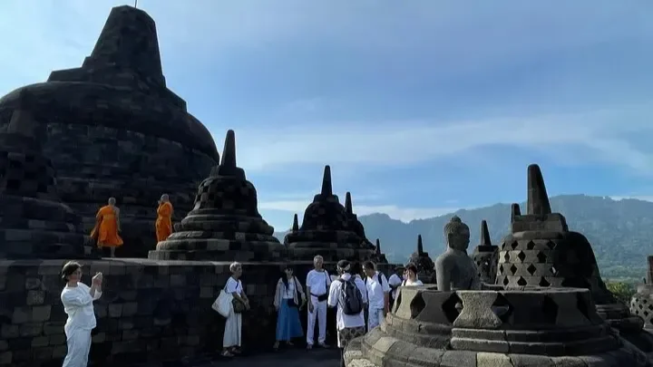 Premium Historical Walk on Borobudur's Upper Terraces