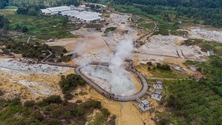 The Raw Geothermal Energy of Sikidang Crater