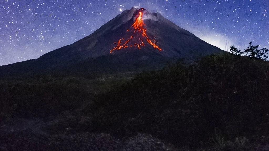 Rare Sightings of Mount Merapi Glowing Lava Flows